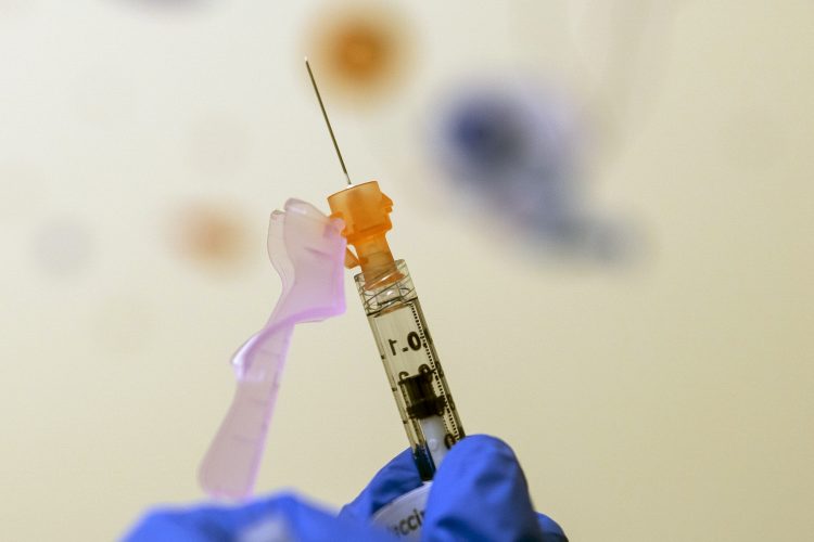 AP source: US urges Pfizer to apply for under-5 COVID shots